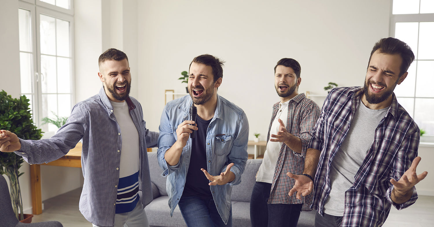 Fire mænd, der synger